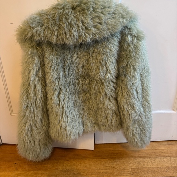 ASOS DESIGN cropped faux fur jacket in sage - Picture 3 of 3